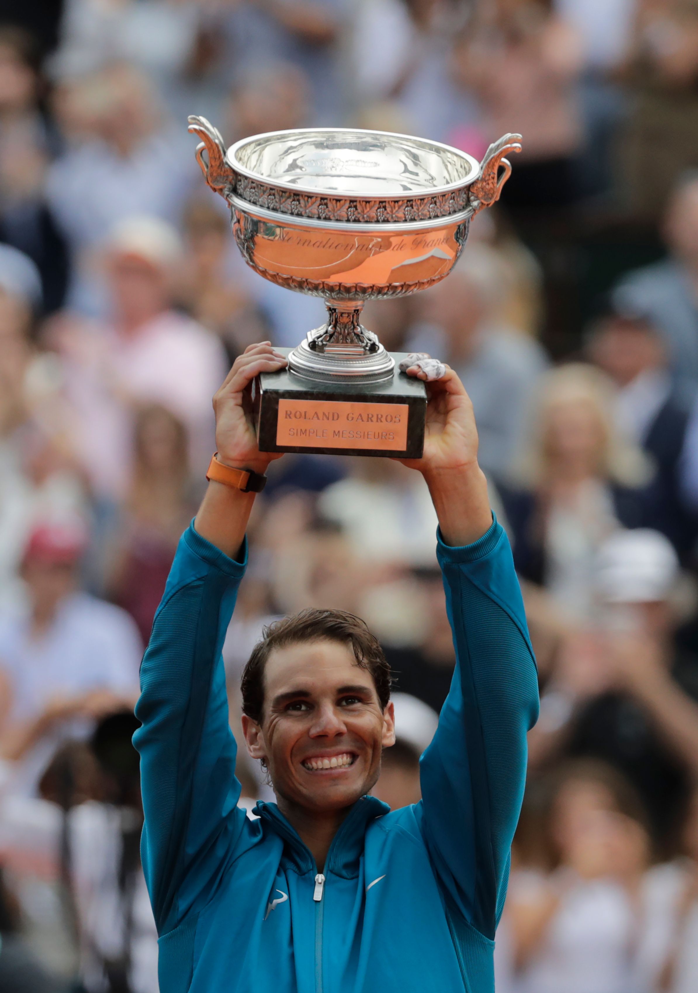 戴维斯杯绝杀法网，纳达尔点燃赛场的简单介绍