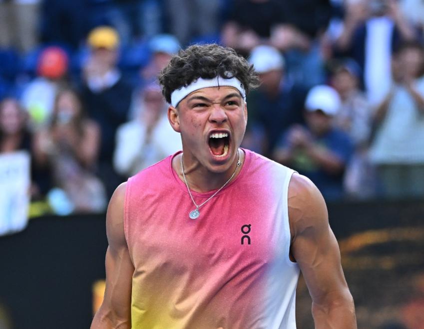 年终总决赛翻盘澳网，辛纳统治全场