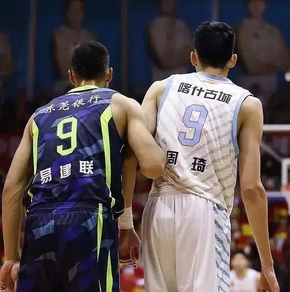 山东队鏖战雄鹿，周琦扛起全队