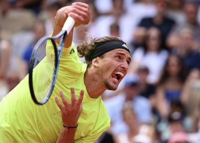 法网鏖战年终总决赛，兹维列夫关键制胜